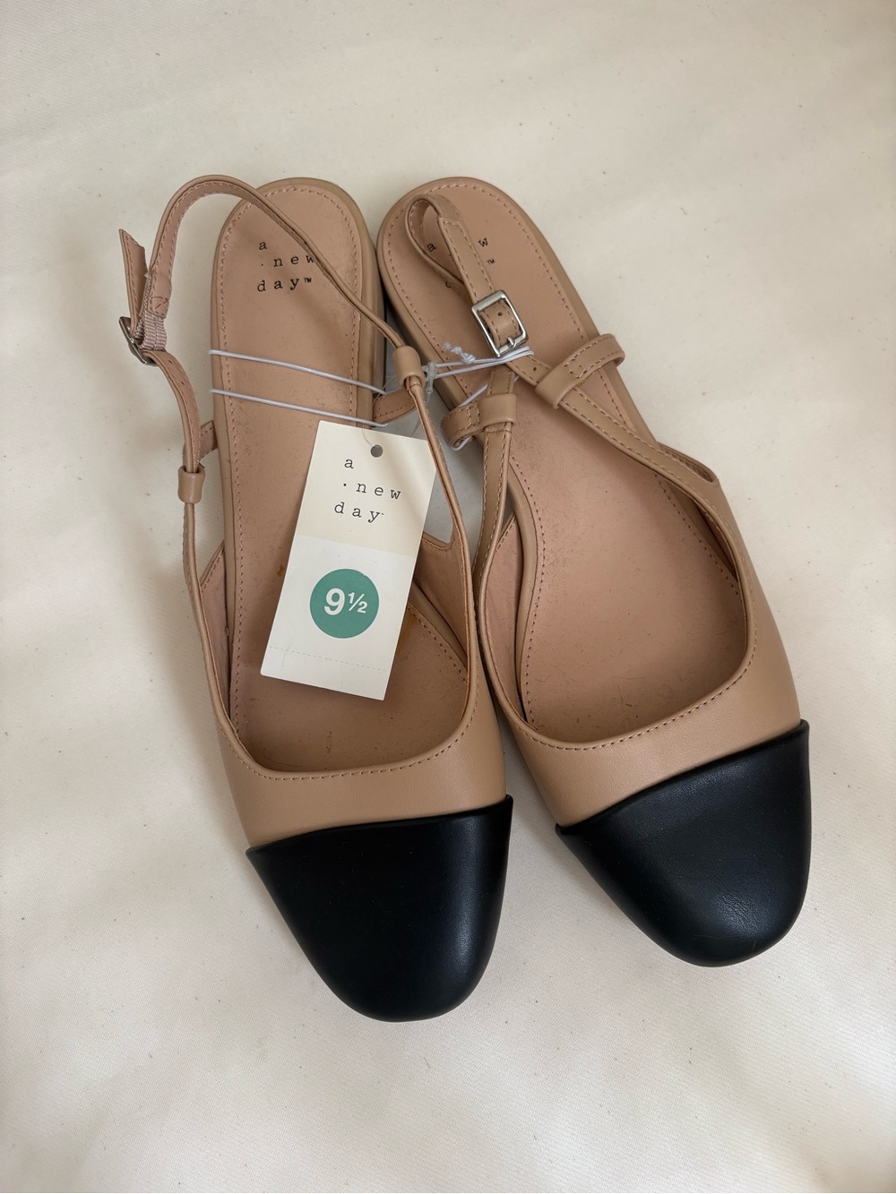 NWT a new day Beige and Black Cap-Toe Slingback Flats Size 9.5